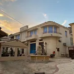 Apartament Chariandry Court