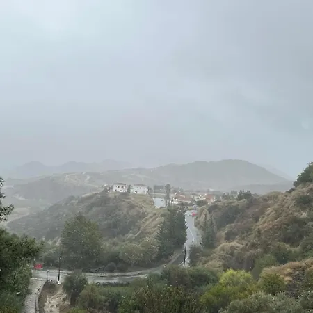 Chariandry Court شقة