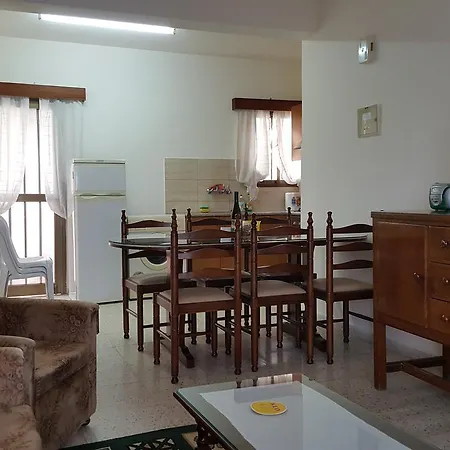 Chariandry Court Apartmán *